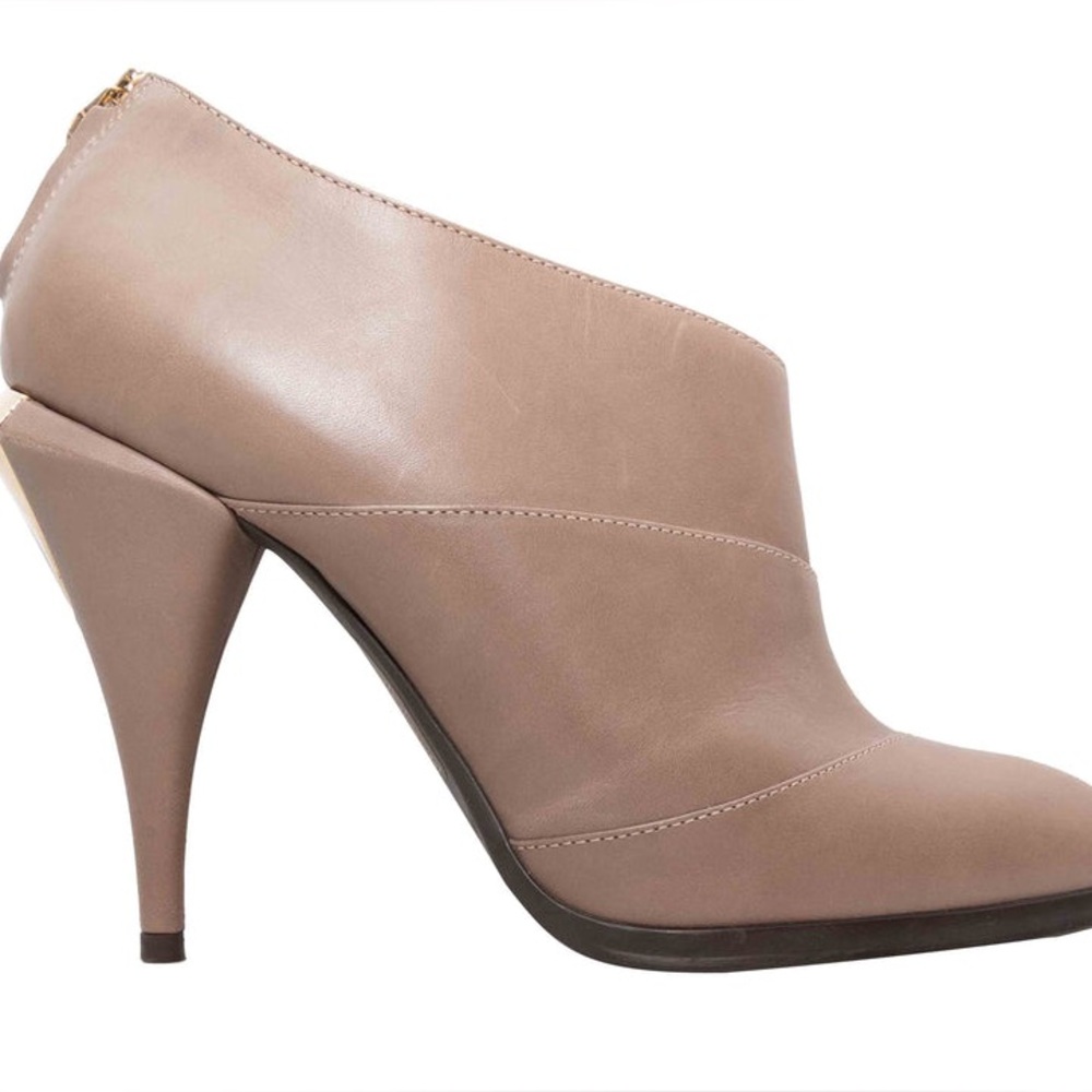 FENDI TAN LEATHER ANKLE BOOTIES SIZE 39